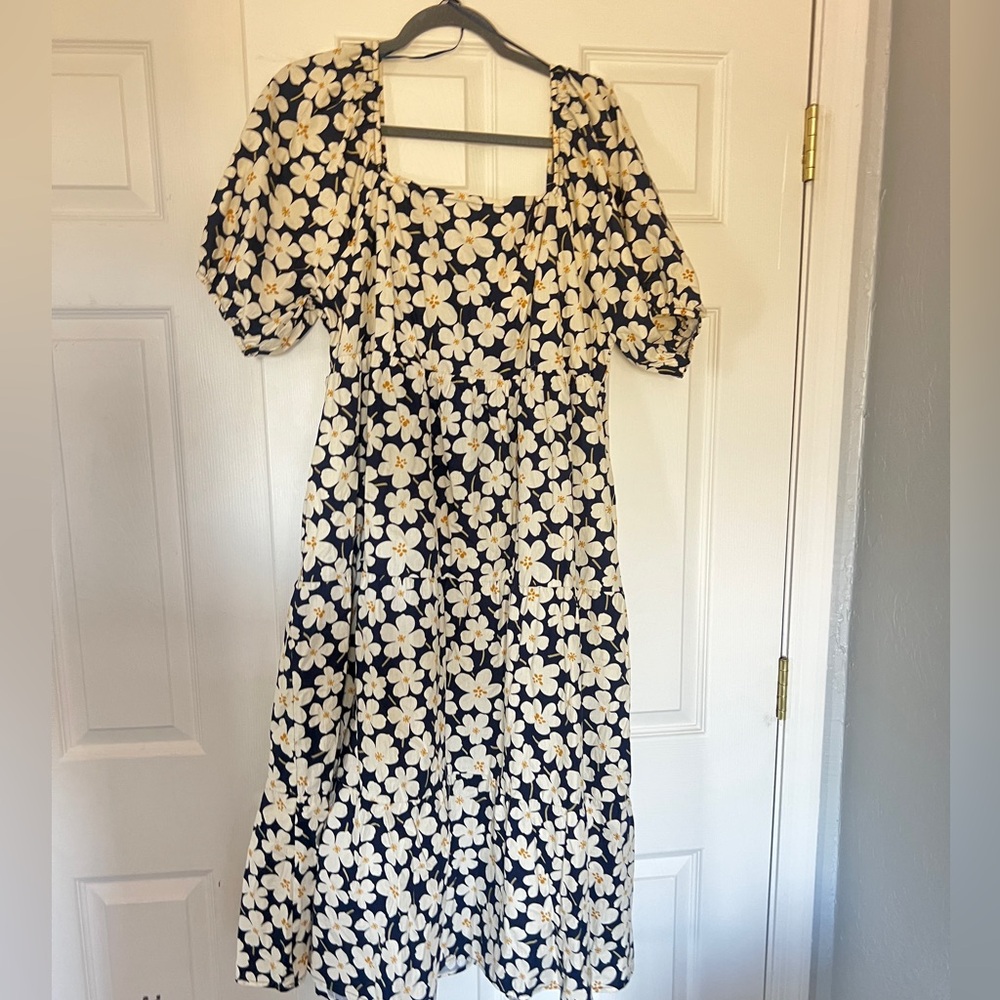 Chic Floral Midi Dress - Navy 2x NWT